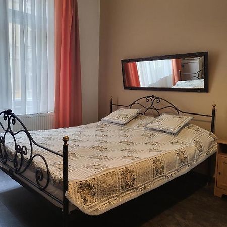 Pension Sunflower Praga Exterior foto
