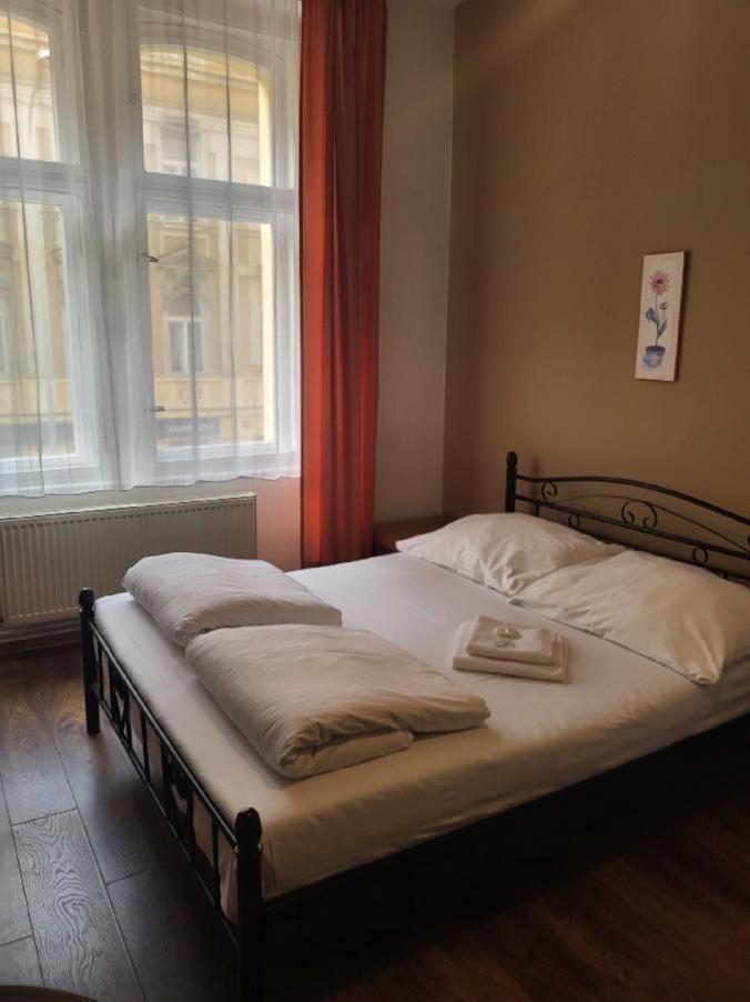 Pension Sunflower Praga Exterior foto
