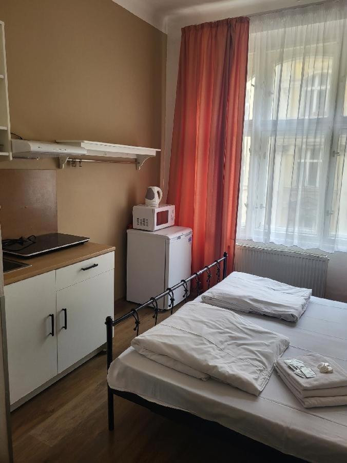 Pension Sunflower Praga Exterior foto